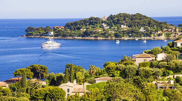 yacht-charter-itinerary-west-mediterranean-french-riveria-saint-jean-cap-ferrat-bay