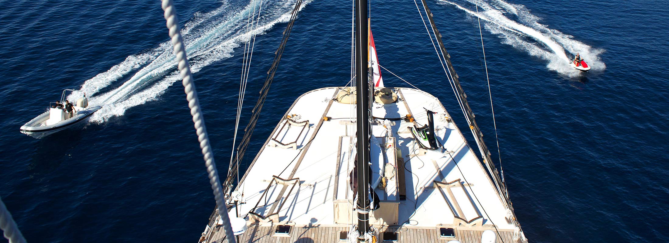 Dunia-Baru-Sailing-Yacht-Charter-Slider-2.jpg