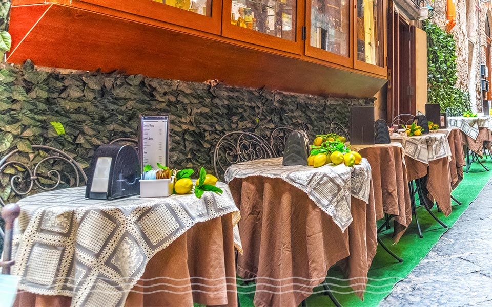 Yacht Charter Hotspot Authentic cuisine in Sorrento Yacht Charter Hotspot Authentic cuisine in Sorrento