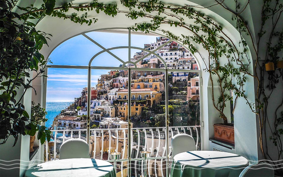 Yacht Charter Hotspot Dining with a view in Positano Yacht Charter Hotspot Dining with a view in Positano